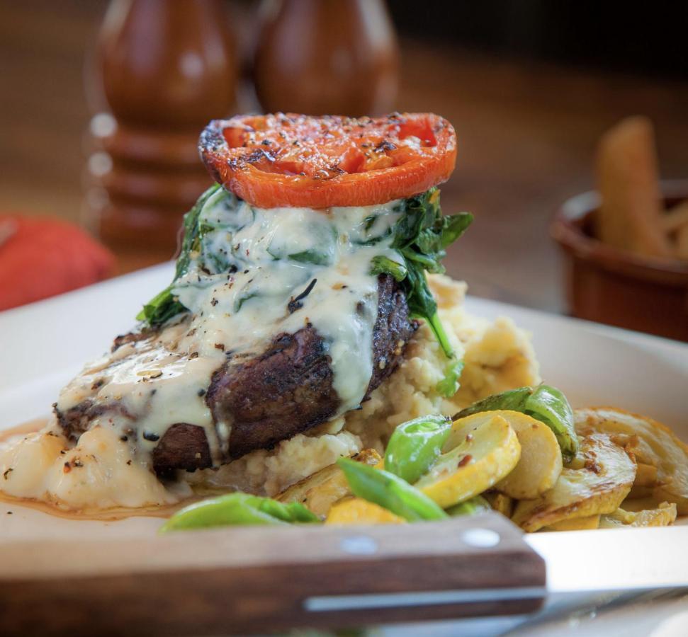 Summit Mountain Lodge And Steakhouse East Glacier Park Village Εξωτερικό φωτογραφία