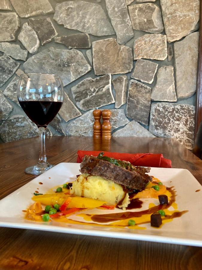 Summit Mountain Lodge And Steakhouse East Glacier Park Village Εξωτερικό φωτογραφία