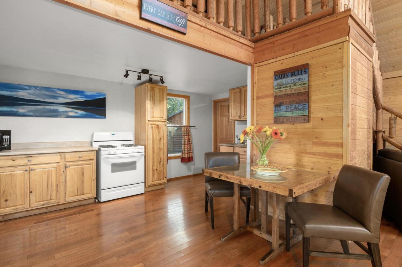 Summit Mountain Lodge And Steakhouse East Glacier Park Village Εξωτερικό φωτογραφία