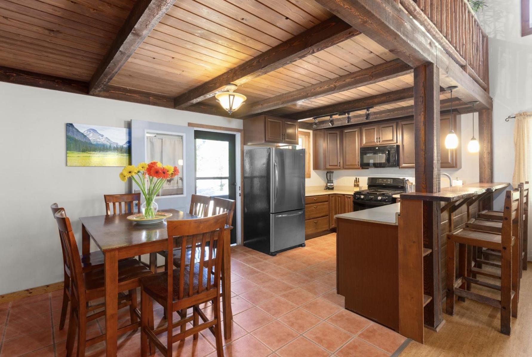 Summit Mountain Lodge And Steakhouse East Glacier Park Village Εξωτερικό φωτογραφία