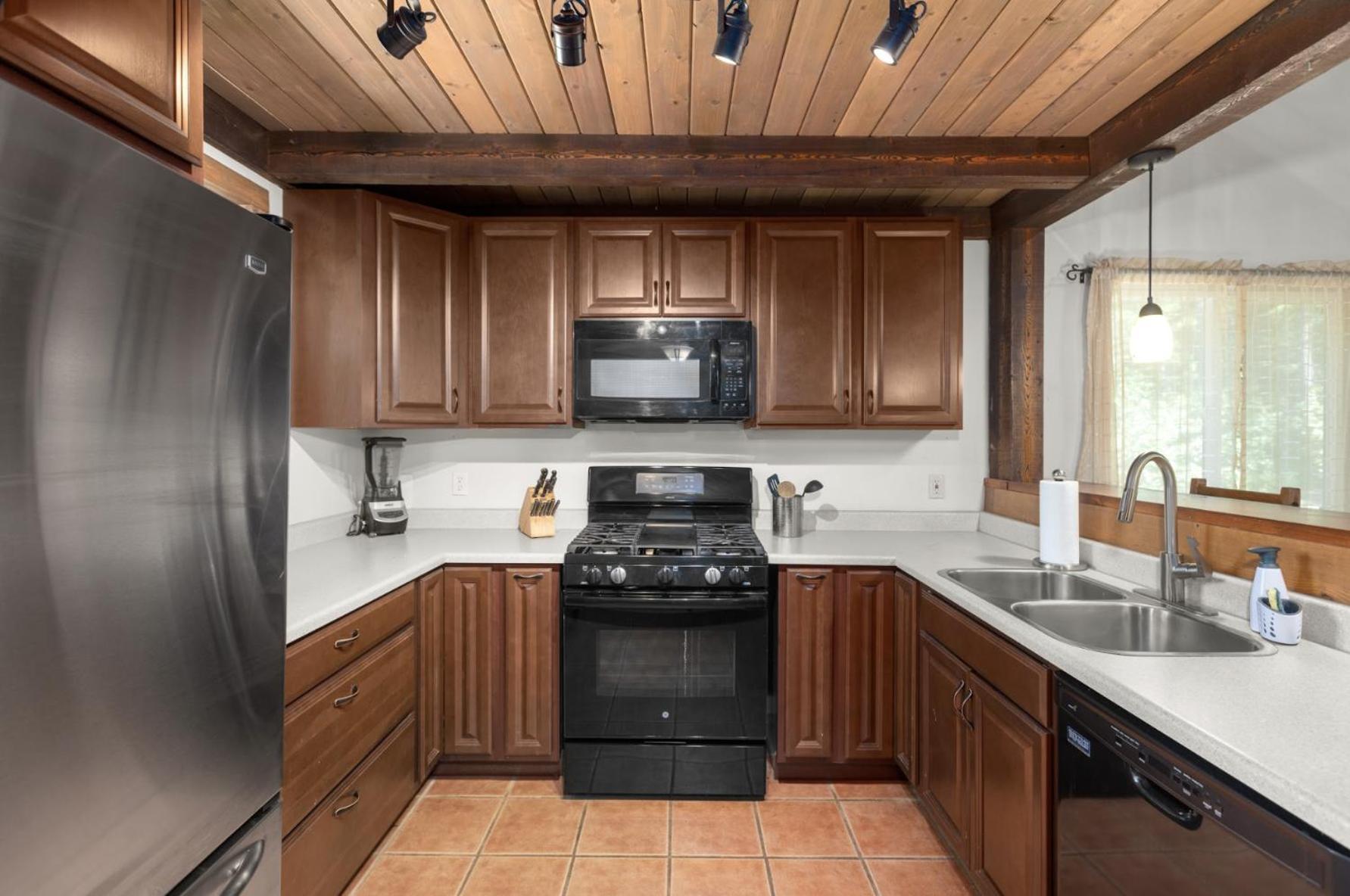 Summit Mountain Lodge And Steakhouse East Glacier Park Village Εξωτερικό φωτογραφία