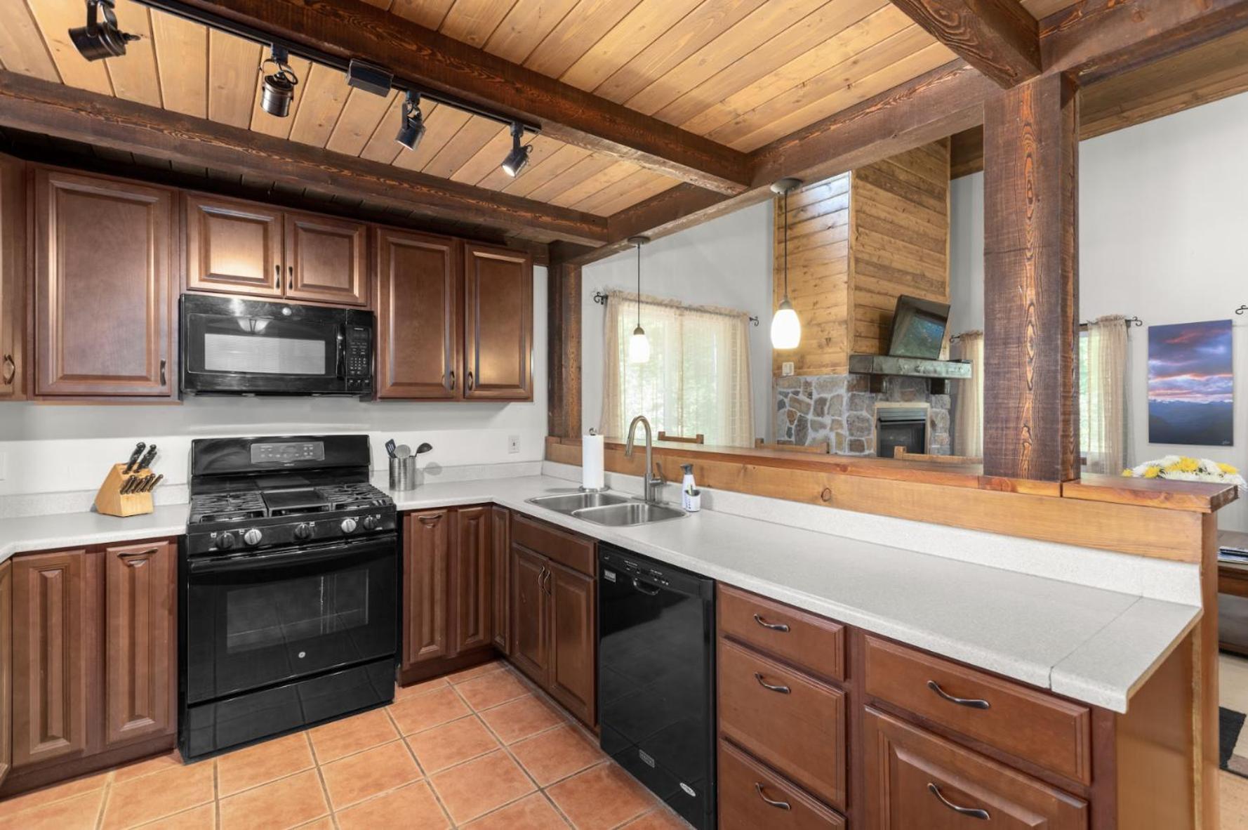 Summit Mountain Lodge And Steakhouse East Glacier Park Village Εξωτερικό φωτογραφία