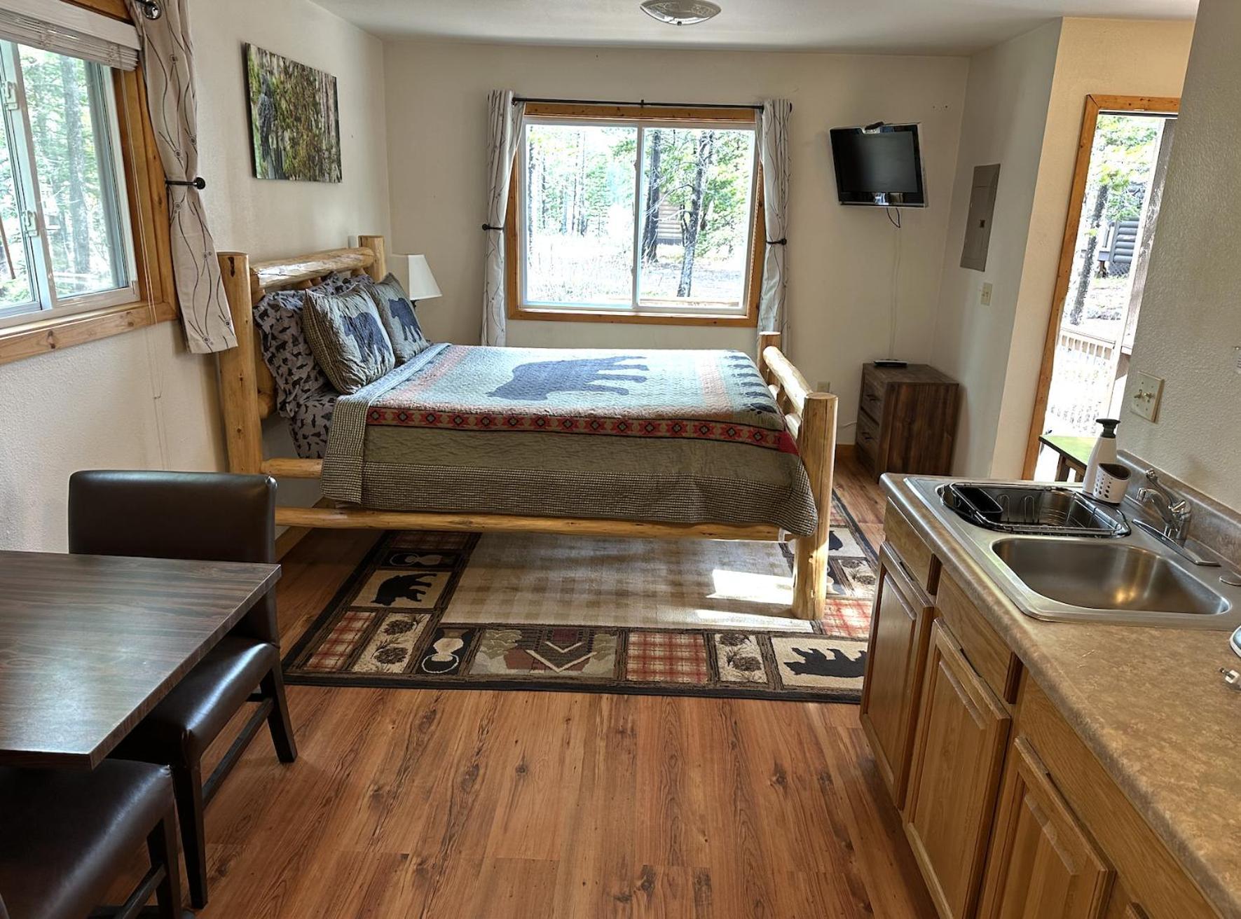 Summit Mountain Lodge And Steakhouse East Glacier Park Village Εξωτερικό φωτογραφία