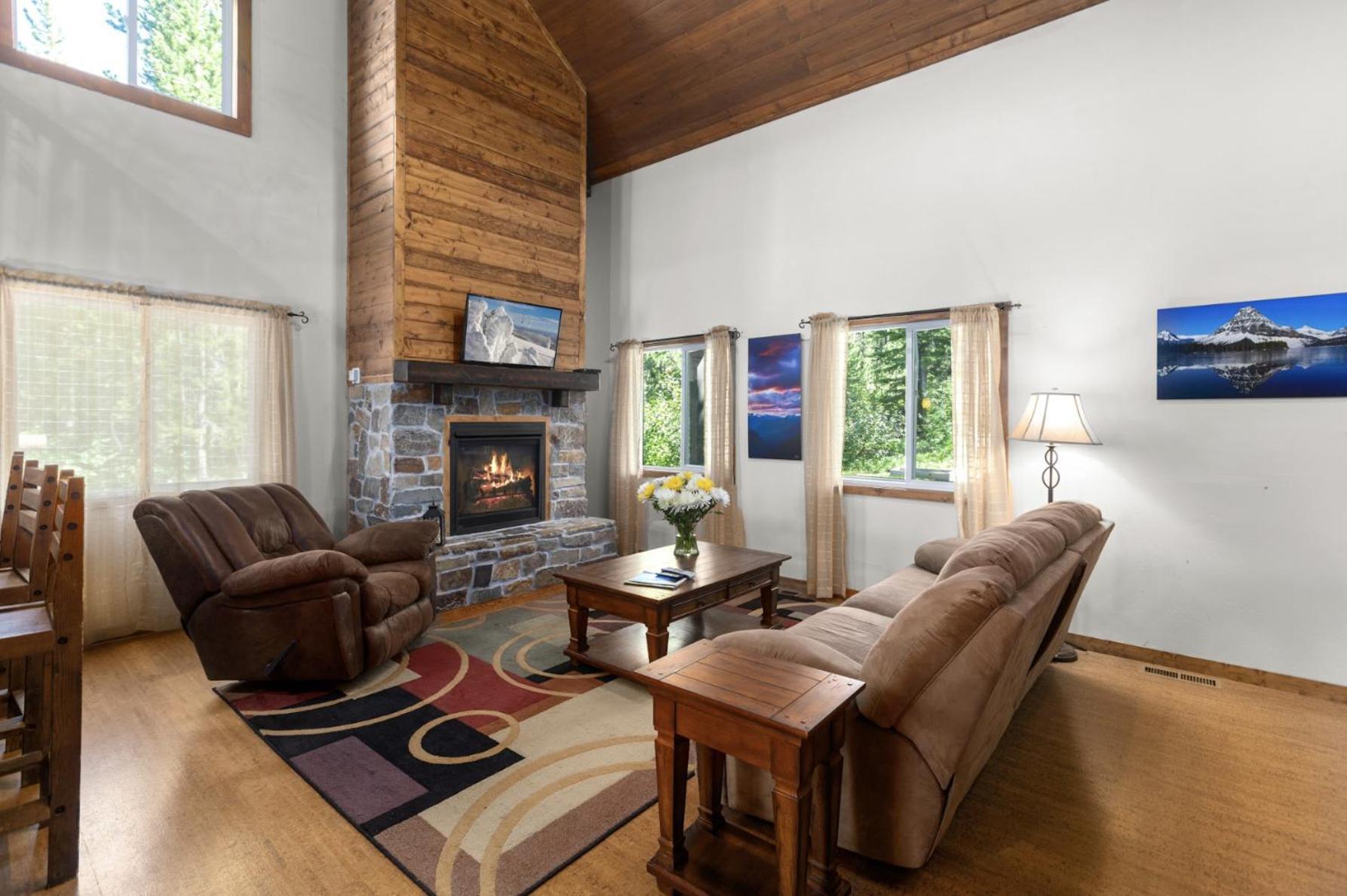 Summit Mountain Lodge And Steakhouse East Glacier Park Village Εξωτερικό φωτογραφία