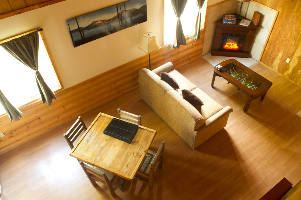 Summit Mountain Lodge And Steakhouse East Glacier Park Village Εξωτερικό φωτογραφία