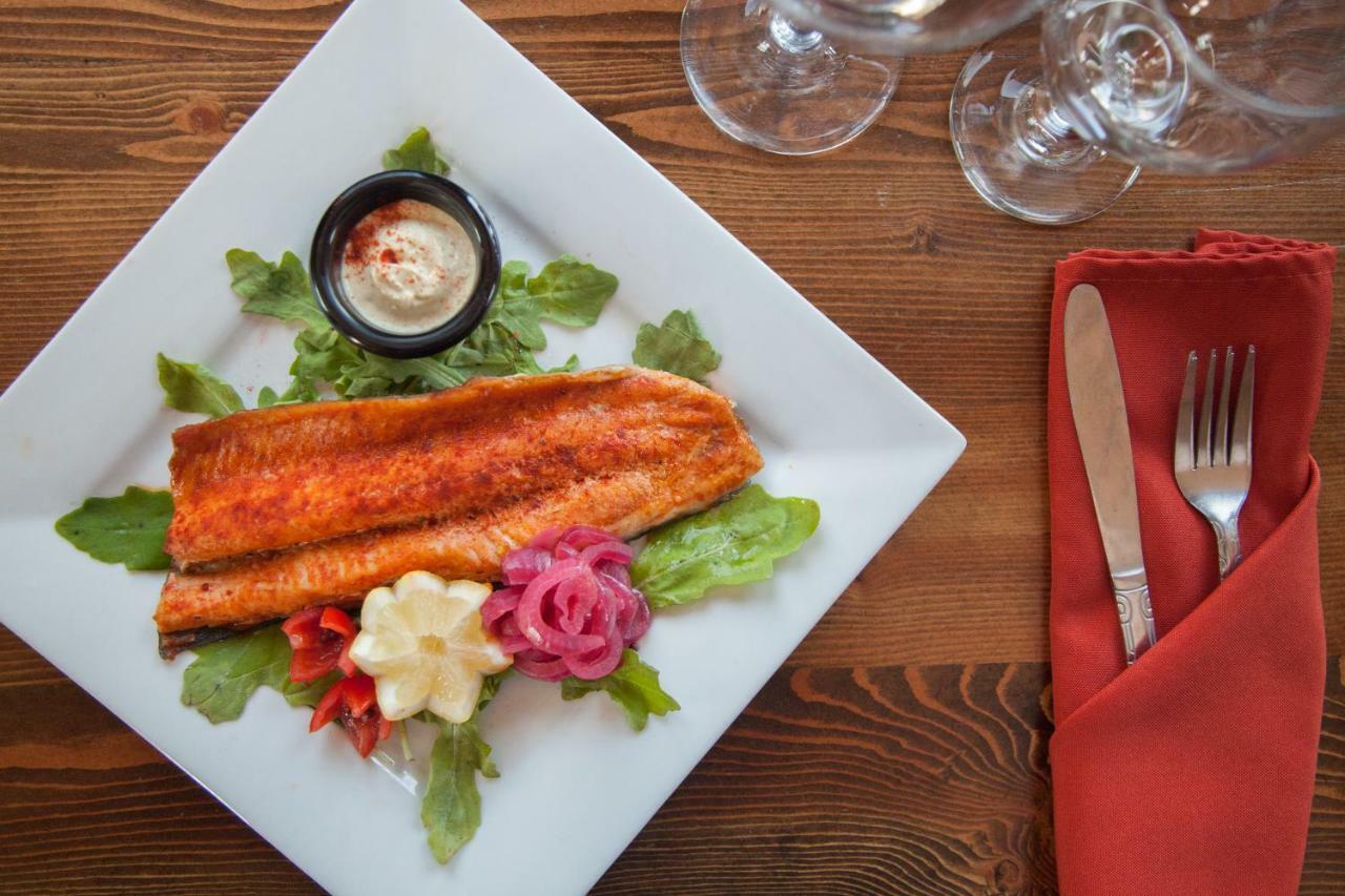 Summit Mountain Lodge And Steakhouse East Glacier Park Village Εξωτερικό φωτογραφία